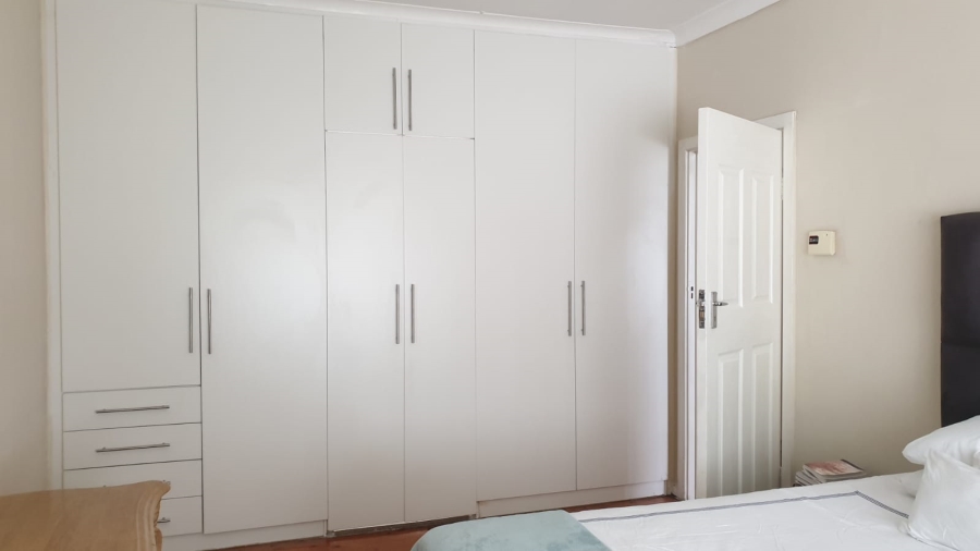 To Let 4 Bedroom Property for Rent in Beacon Bay North Eastern Cape